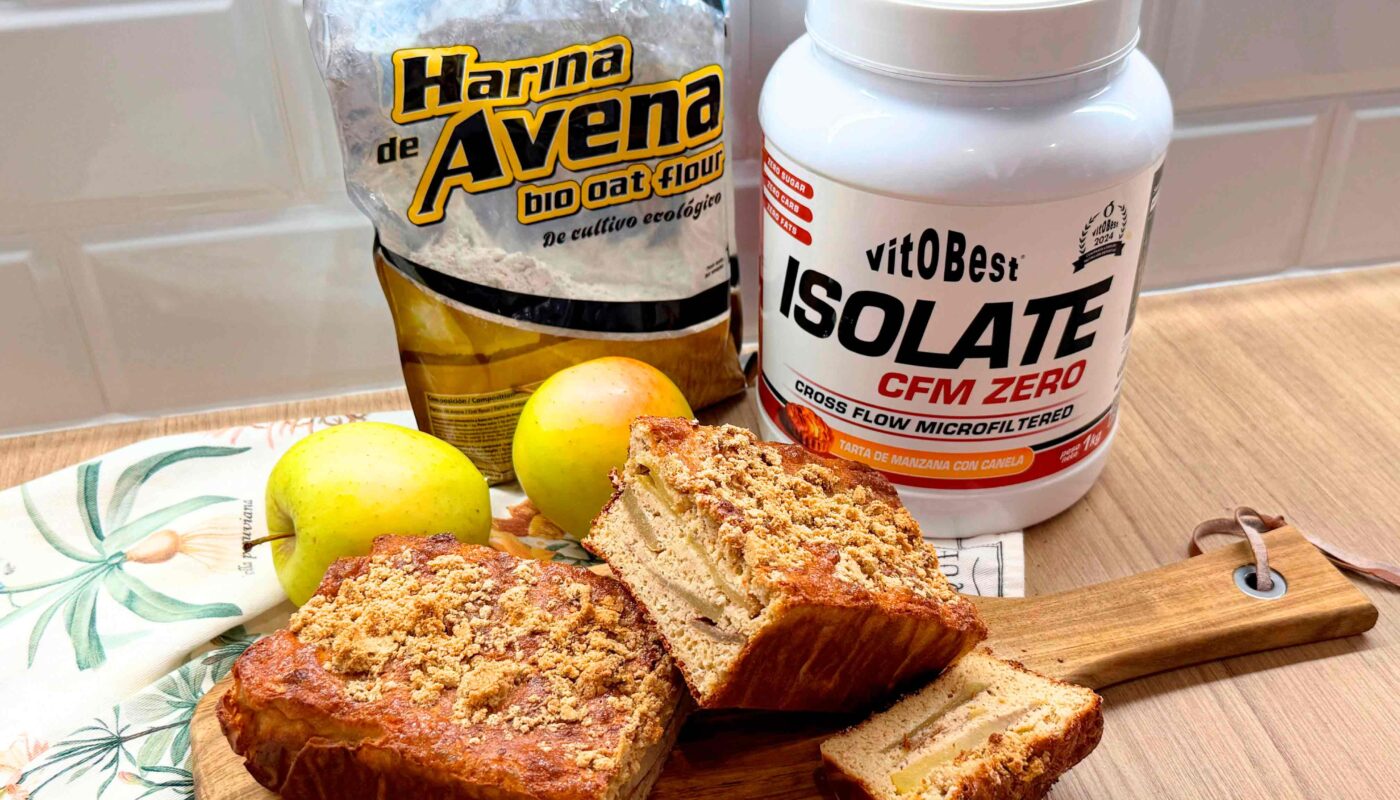 Bizcocho de manzana alto en proteína con crumble