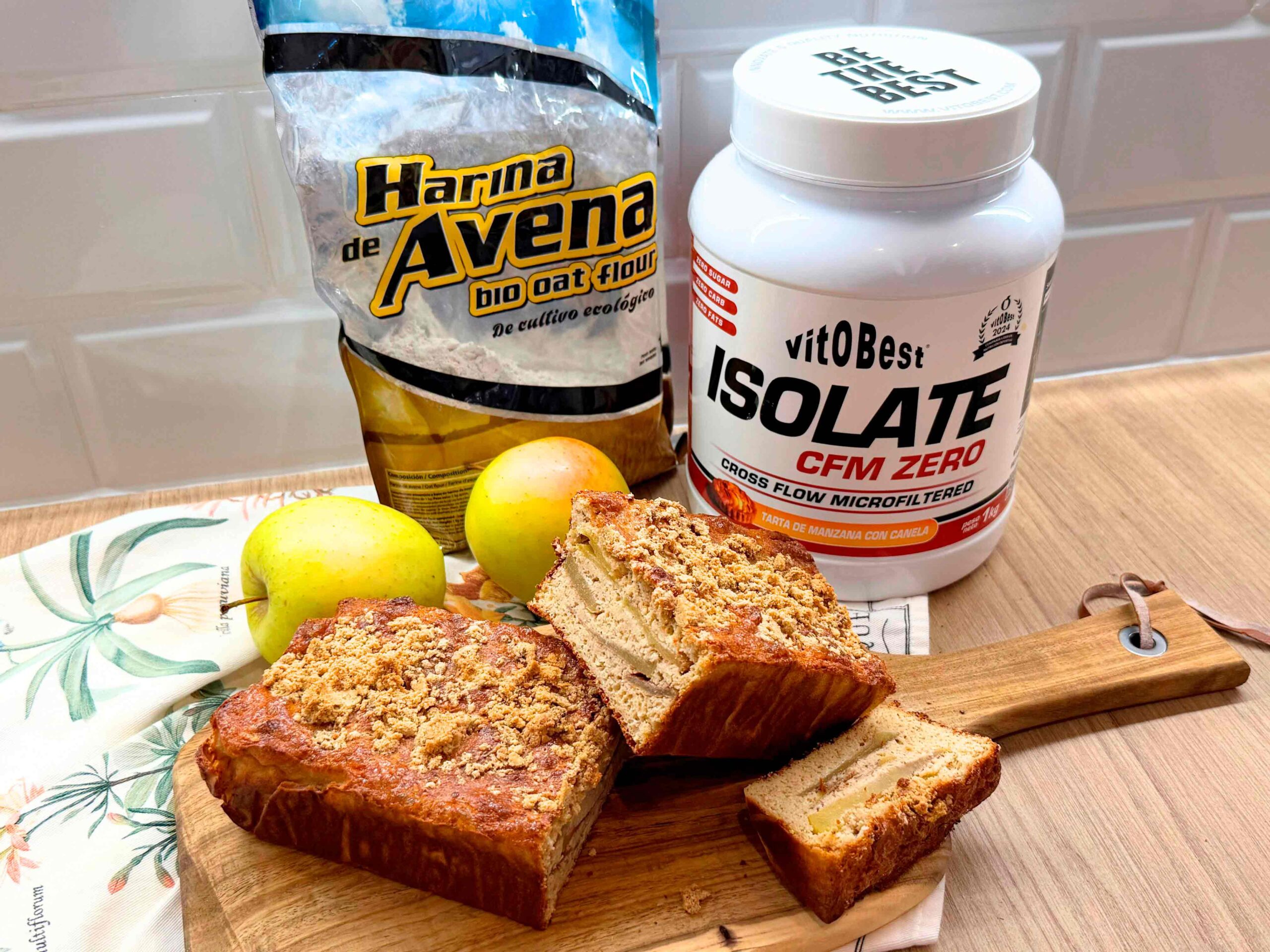 Bizcocho de manzana alto en proteína con crumble