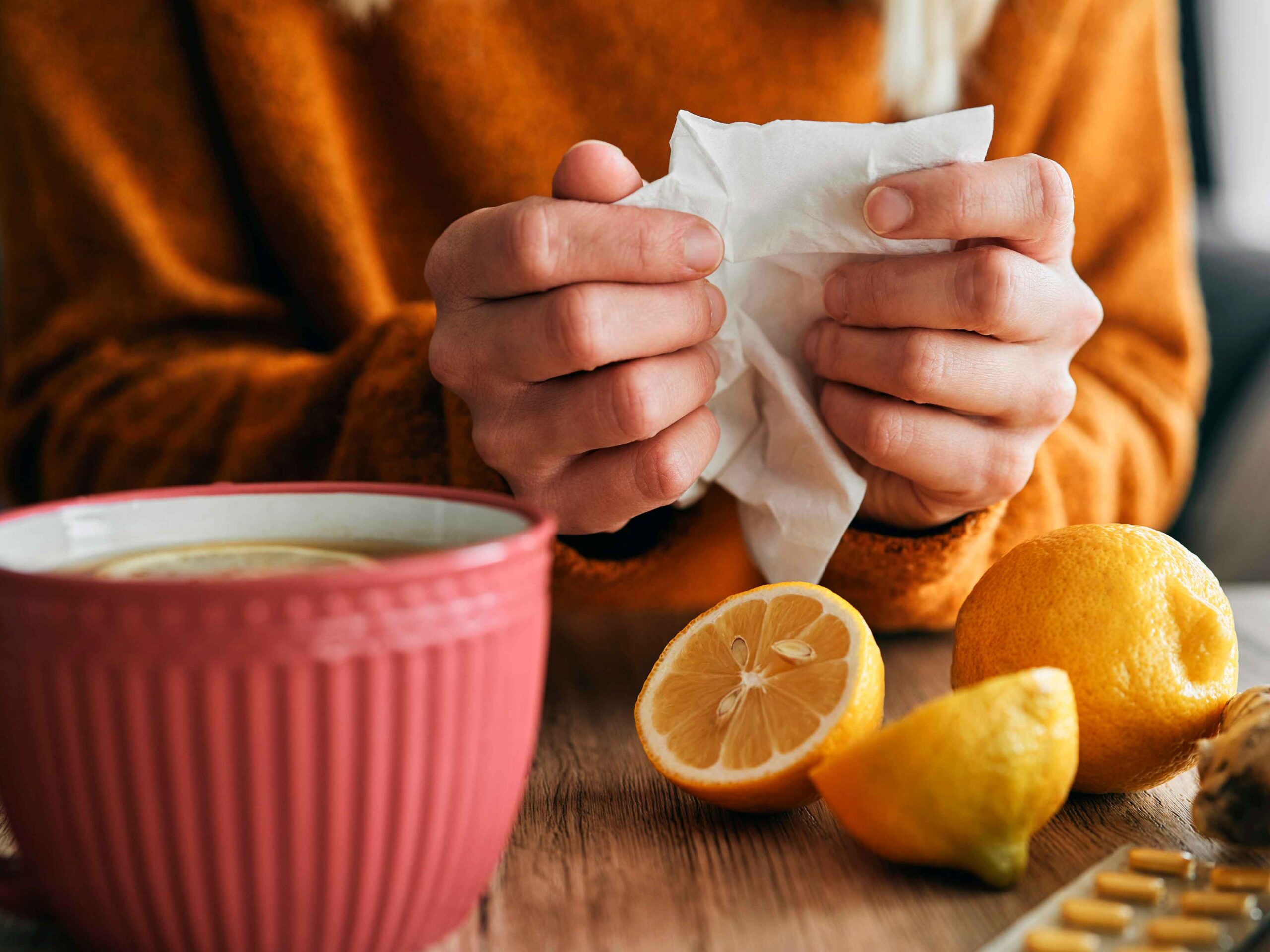 ¿La vitamina C ayuda a prevenir los resfriados? Mitos y realidades